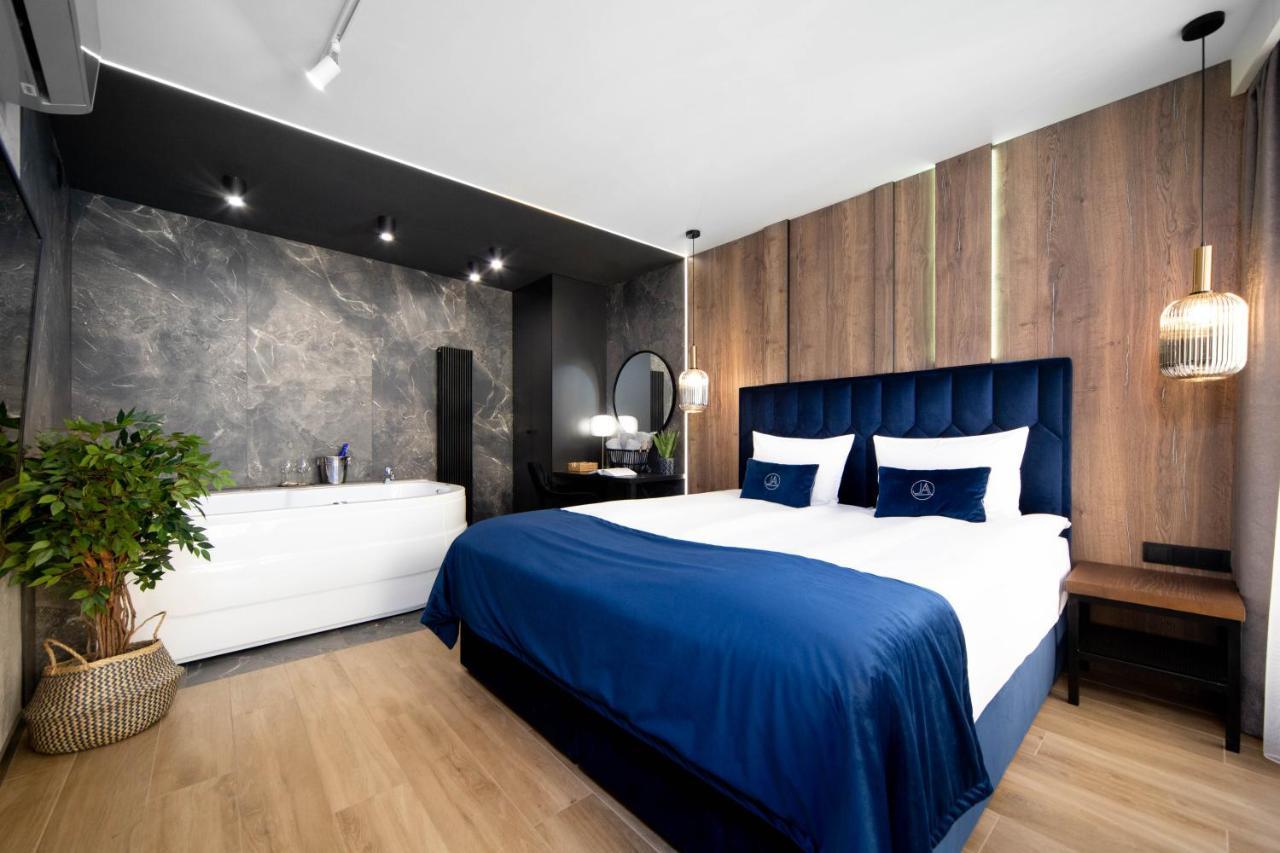 Jacuzzi Apartment Main Square Krakow Bagian luar foto