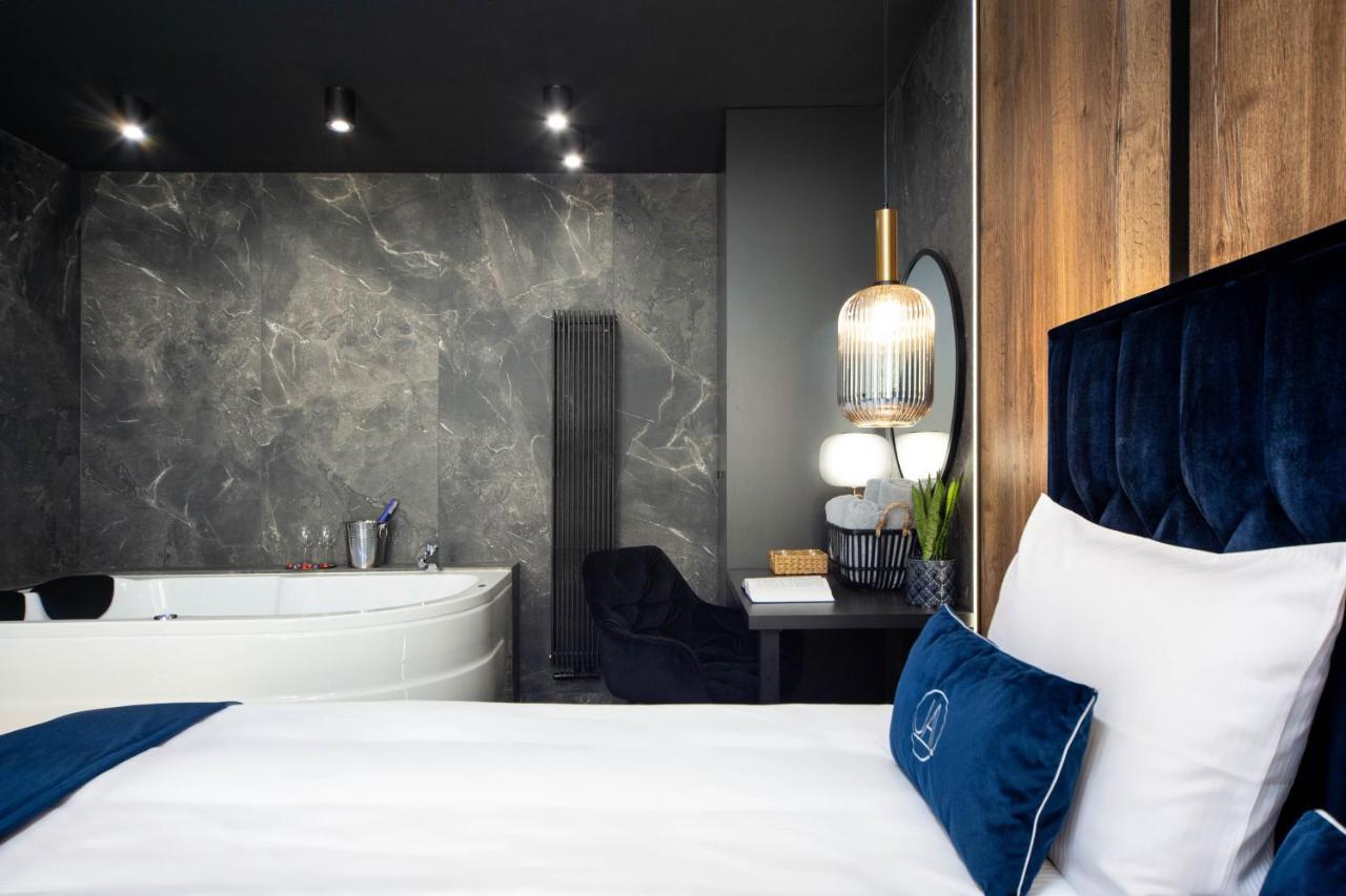 Jacuzzi Apartment Main Square Krakow Bagian luar foto