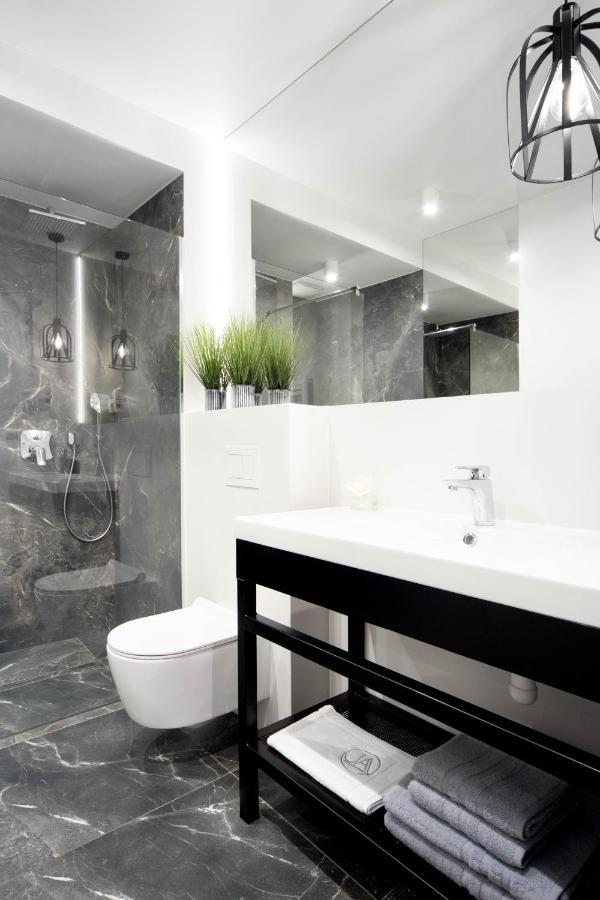 Jacuzzi Apartment Main Square Krakow Bagian luar foto