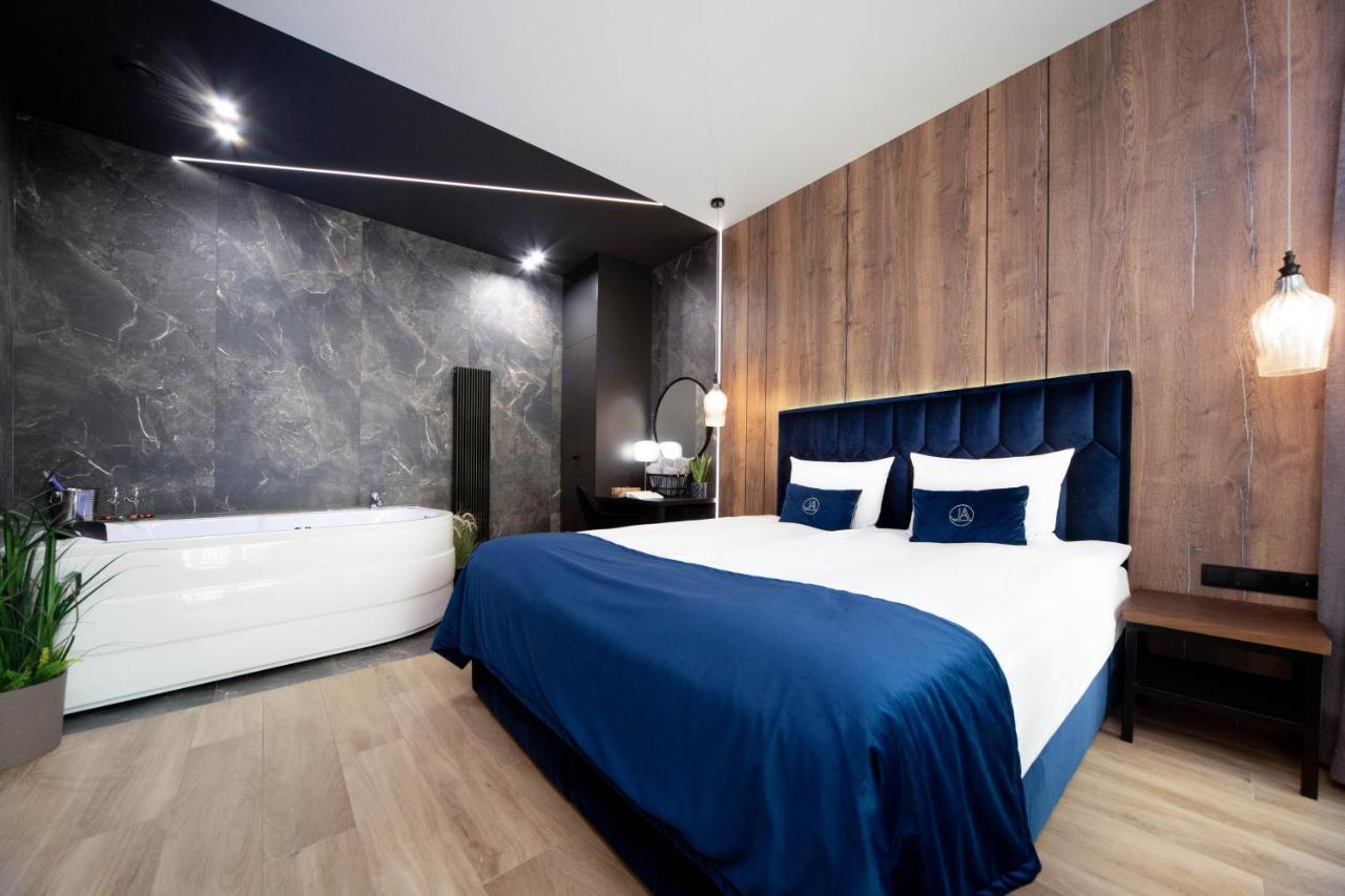 Jacuzzi Apartment Main Square Krakow Bagian luar foto