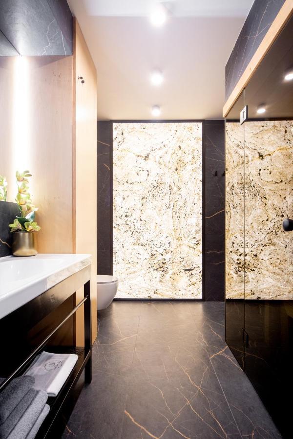 Jacuzzi Apartment Main Square Krakow Bagian luar foto