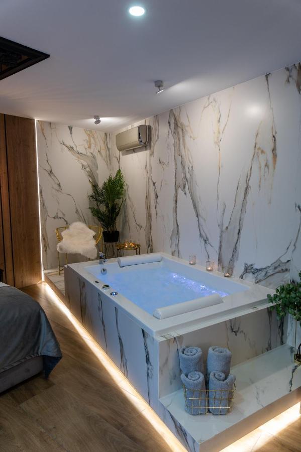 Jacuzzi Apartment Main Square Krakow Bagian luar foto