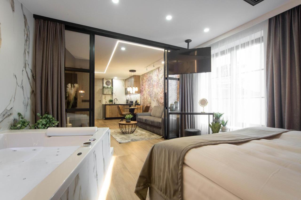 Jacuzzi Apartment Main Square Krakow Bagian luar foto