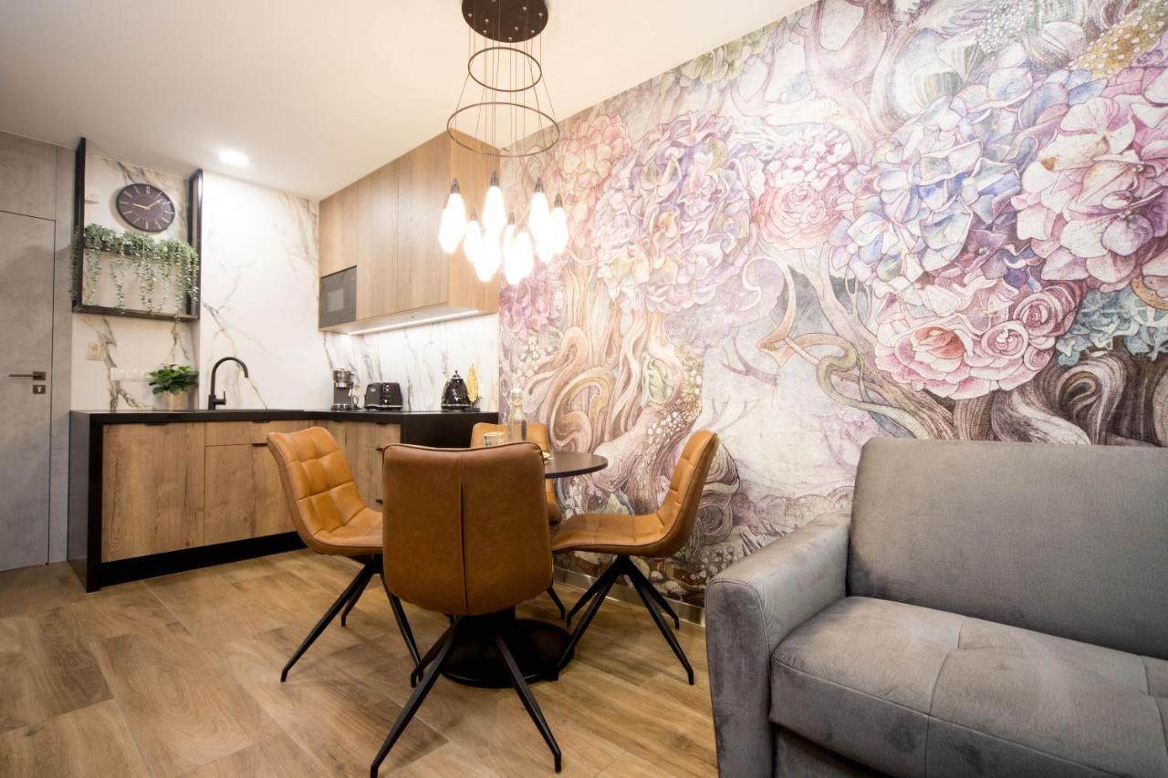 Jacuzzi Apartment Main Square Krakow Bagian luar foto